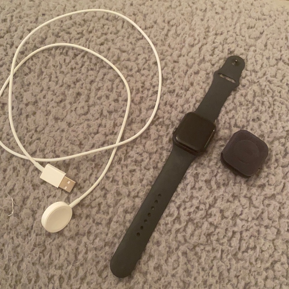 APPLE WATCH SERIES 5. FREE SHIPPING